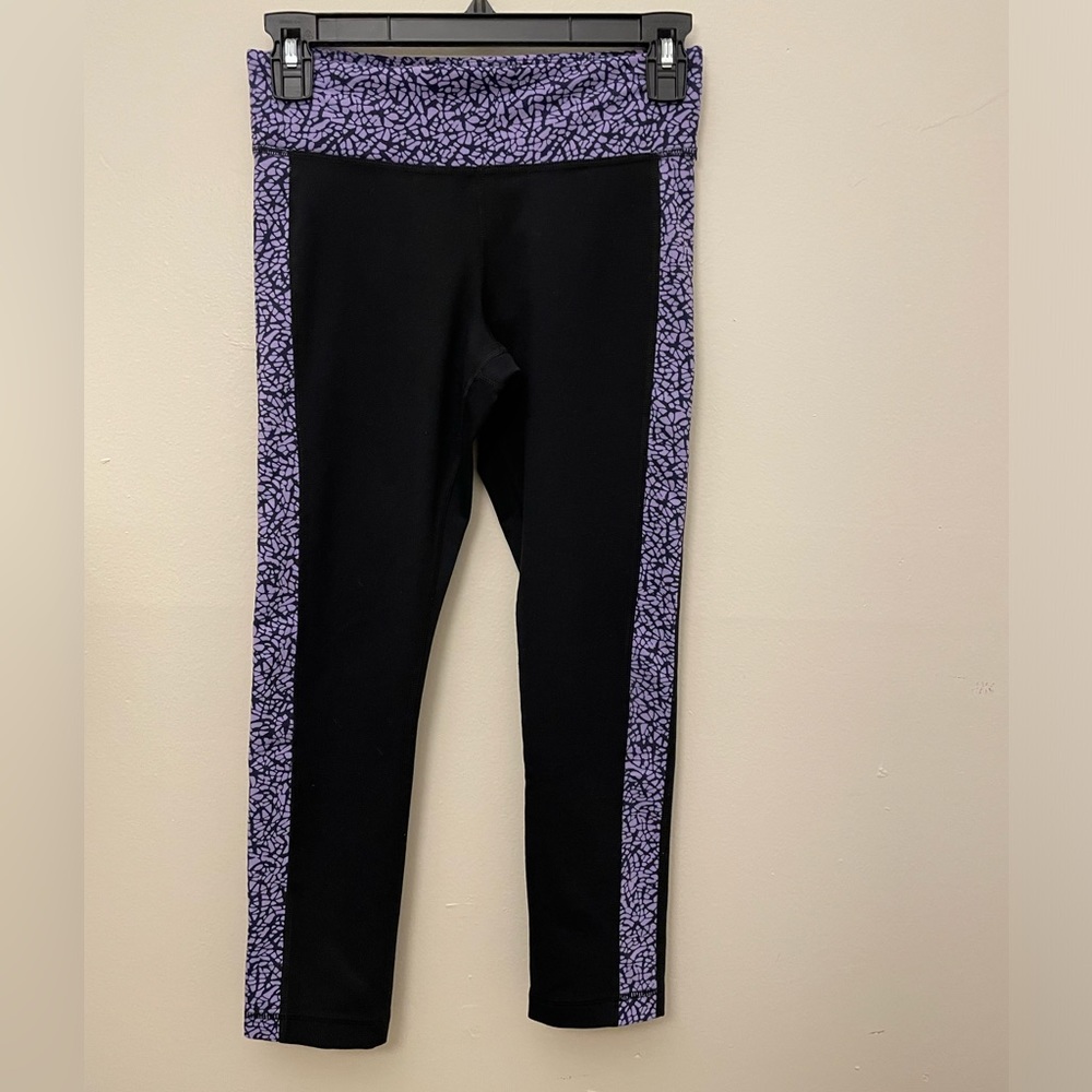 💙Under Armour: black and purple leggings, size small